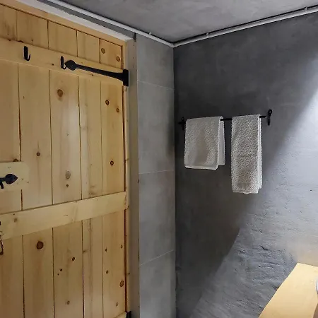 Rira - Rrajce, Shebenik Vendégház Perrenjas