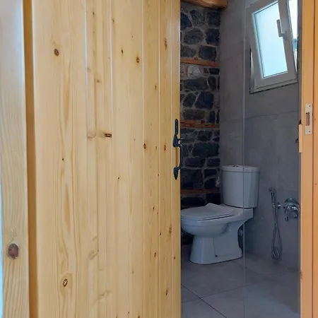 Rira - Rrajce, Shebenik Vendégház