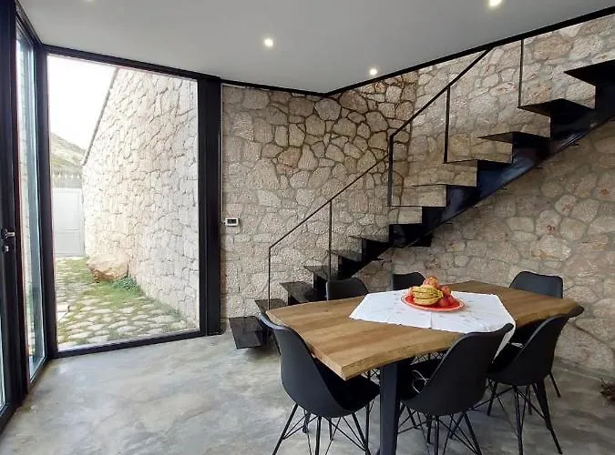 Rira - Rrajce, Shebenik Perrenjas