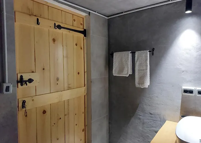 Rira - Rrajce, Shebenik Penzion Perrenjas