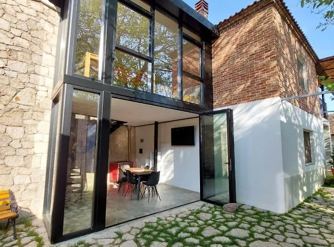 Rira - Rrajce, Shebenik Penzion Perrenjas