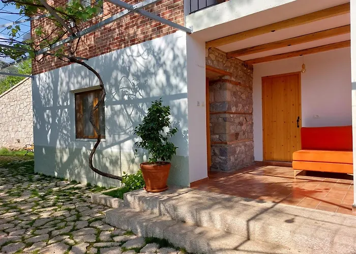 Rira - Rrajce, Shebenik Penzion Perrenjas