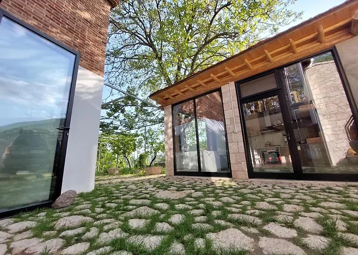 Rira - Rrajce, Shebenik Perrenjas