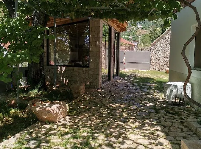 Rira - Rrajce, Shebenik Affittacamere 3*