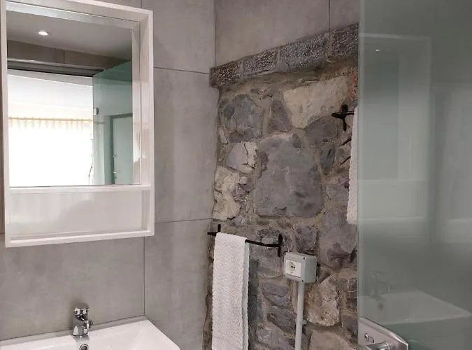 Rira - Rrajce, Shebenik Affittacamere 3*