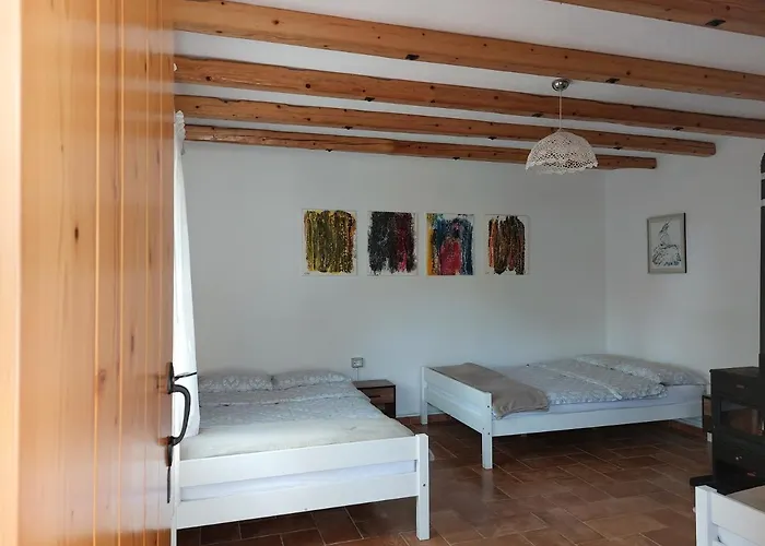 Rira - Rrajce, Shebenik Affittacamere Perrenjas